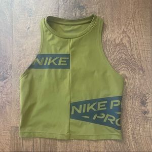Nike pro cropped rackerback